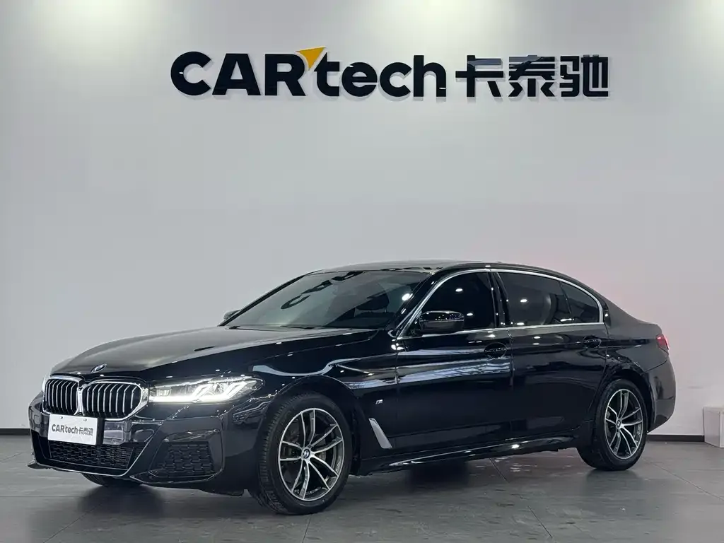 BMW 5 Series — фото 1