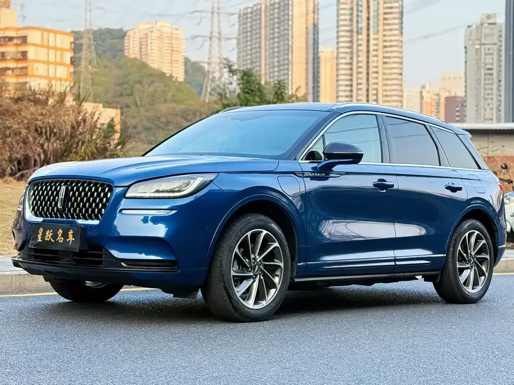 Lincoln Corsair Hybrid — фото 1