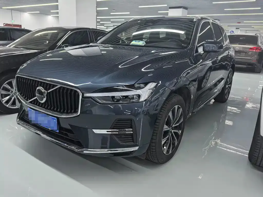 Volvo XC60 — фото 1