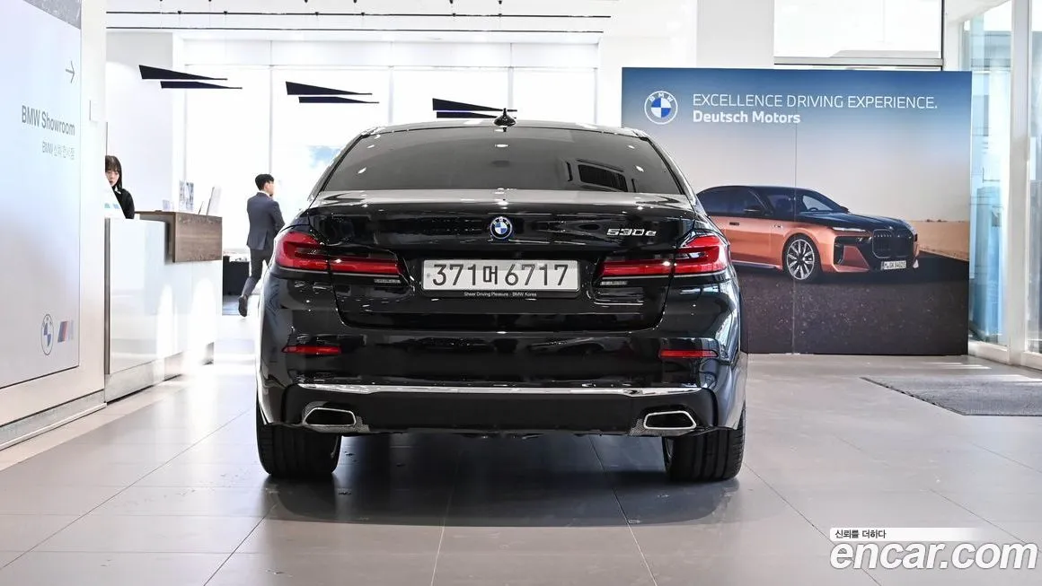 BMW 5-Series — фото 10