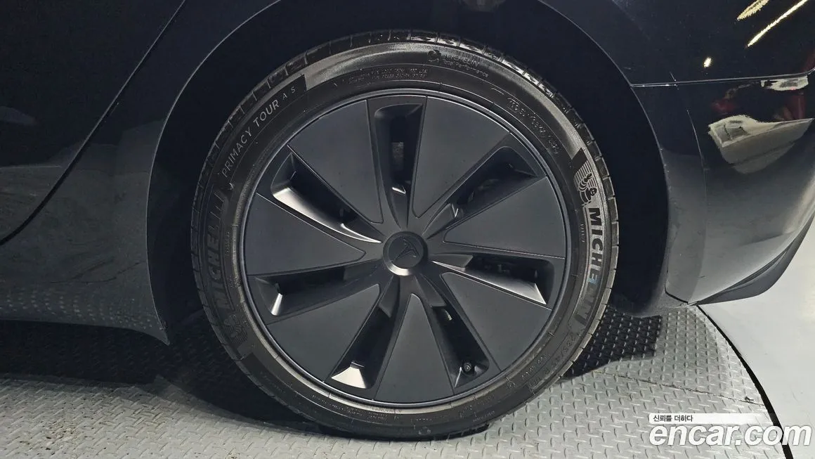 Tesla Model 3 — фото 10