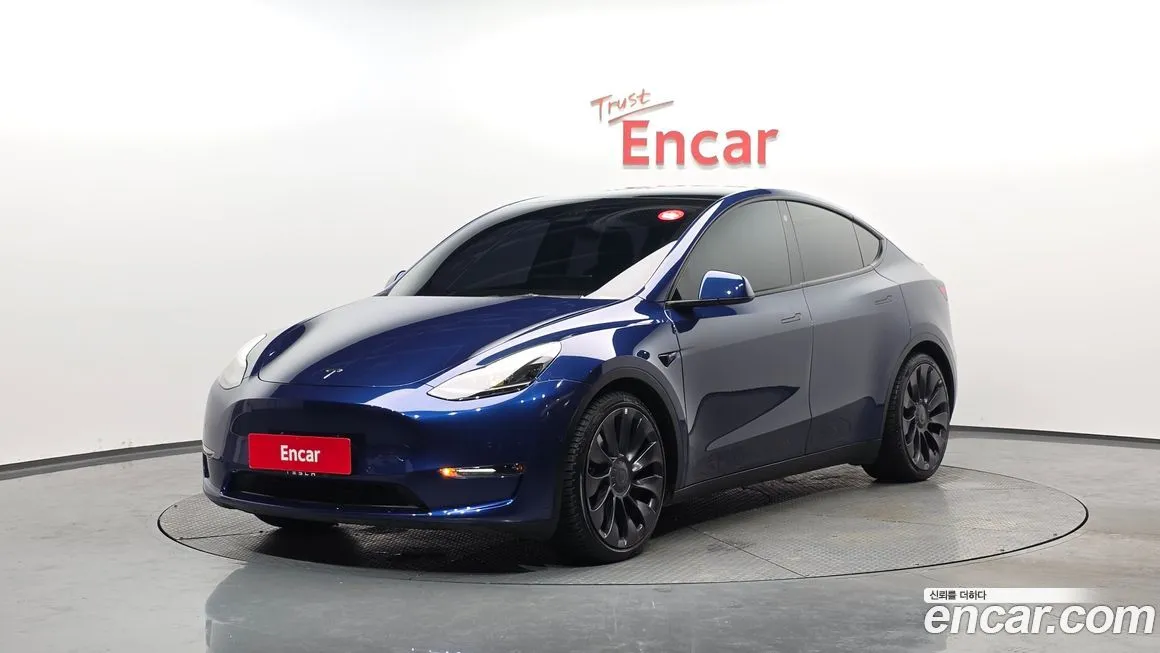 Tesla Model Y — фото 1
