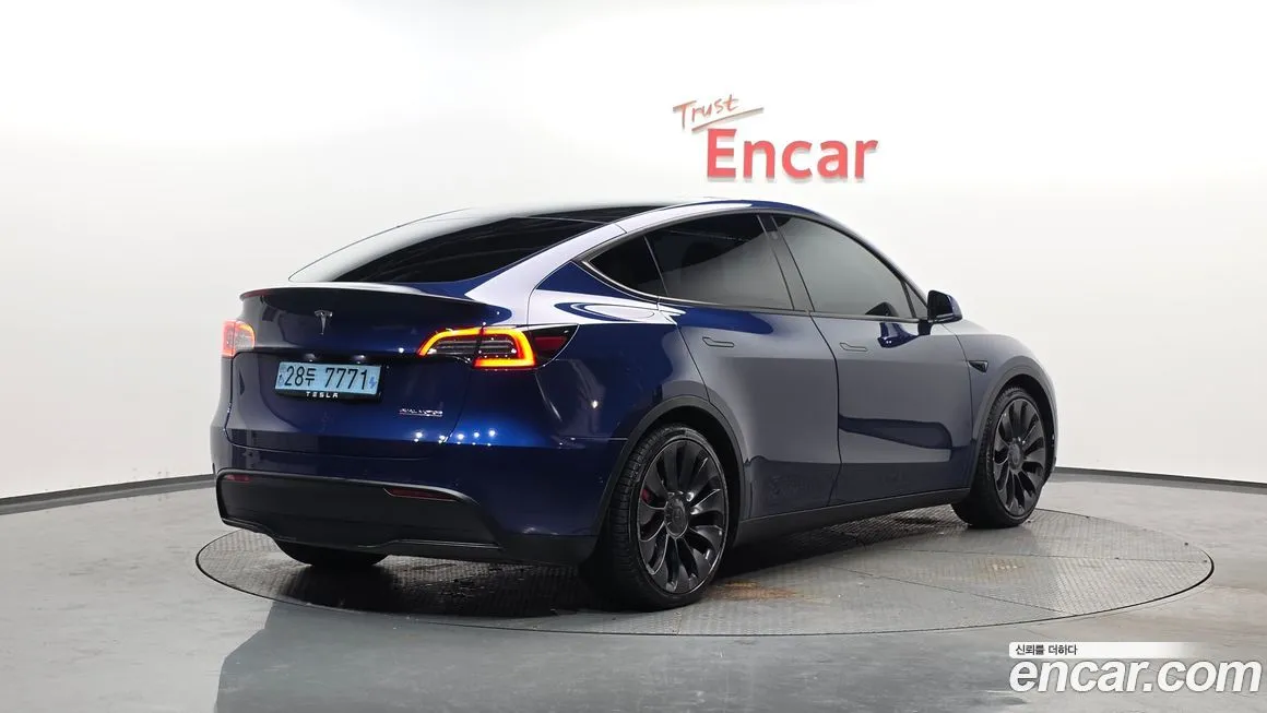 Tesla Model Y — фото 2