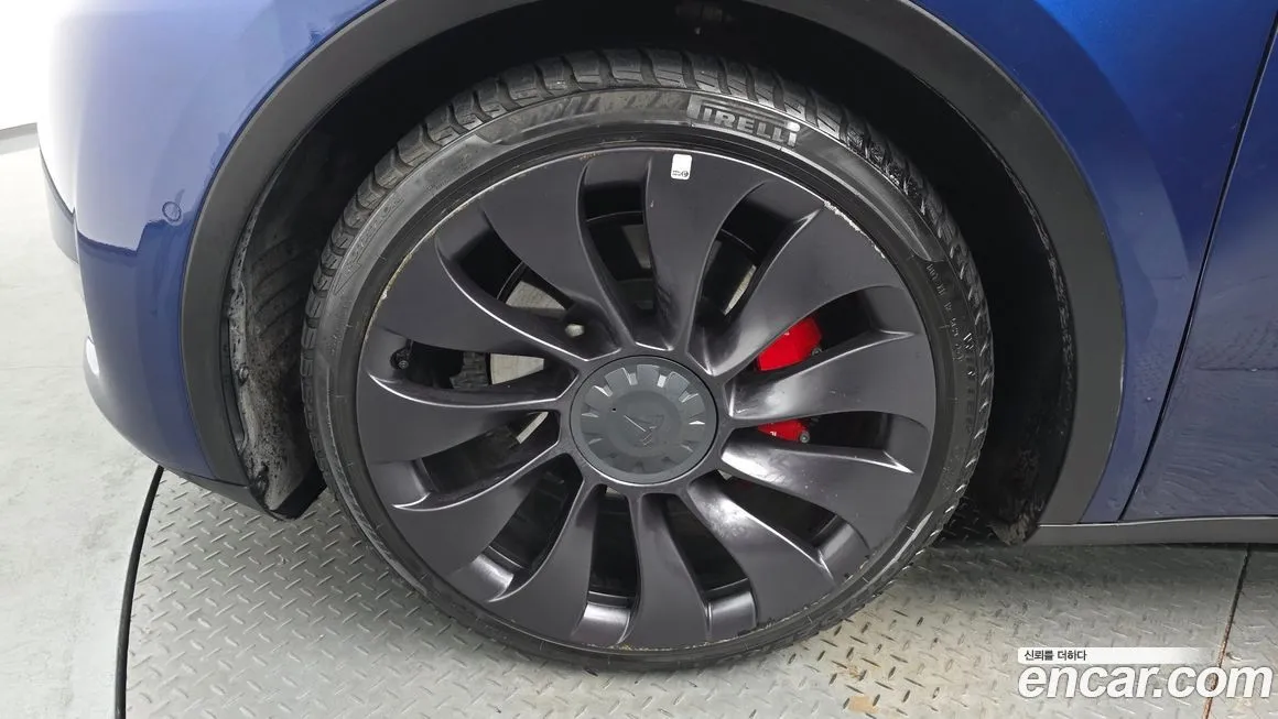 Tesla Model Y — фото 6