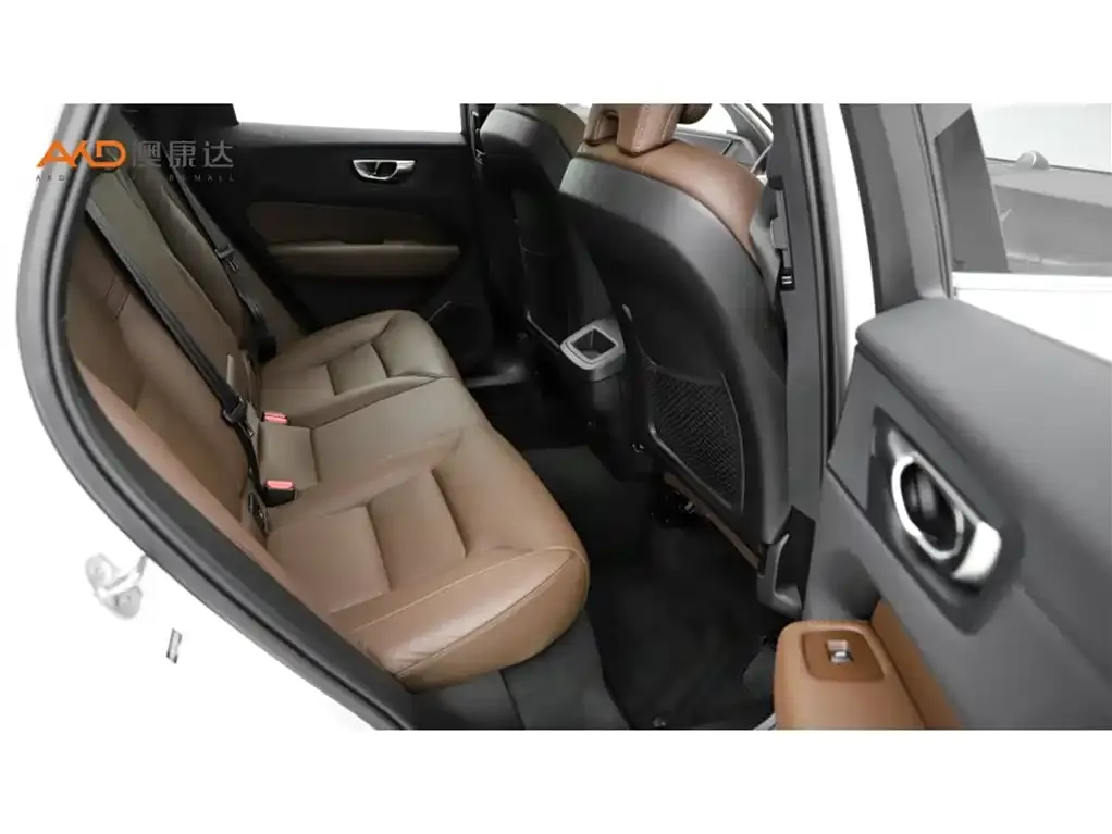 Volvo XC60 — фото 7