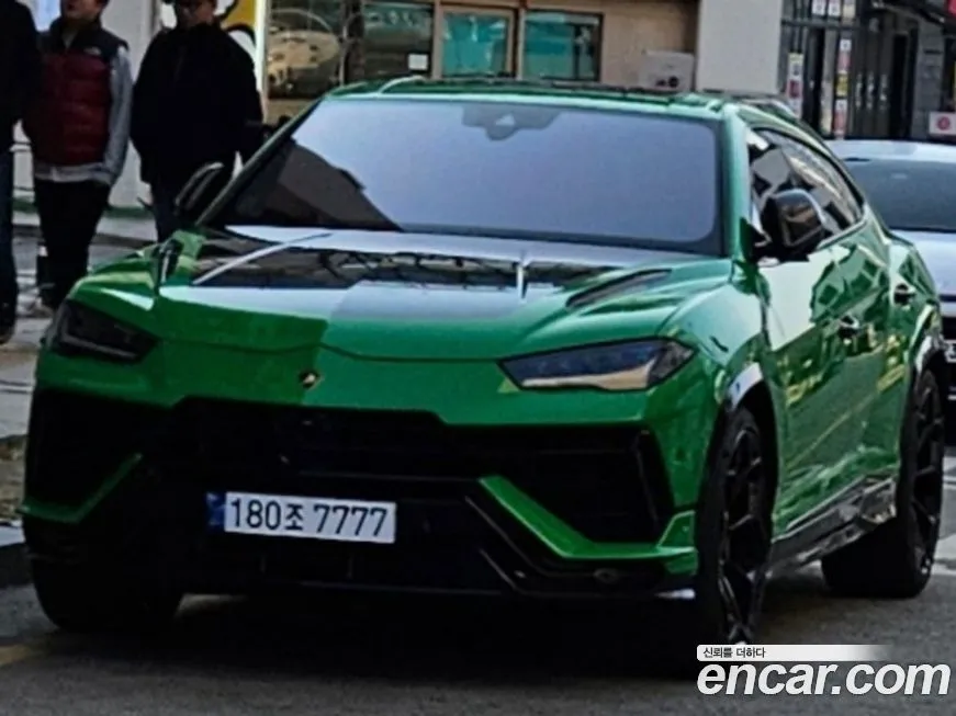 Lamborghini Urus — фото 1