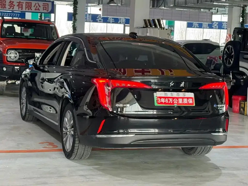 Hongqi E-QM5 — фото 8