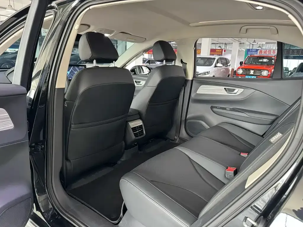 Hongqi E-QM5 — фото 4