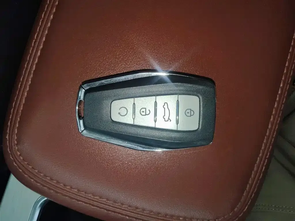 Geely Binyue — фото 10
