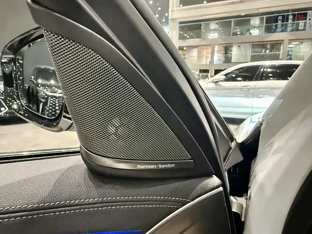 BMW 5 Series — фото 7