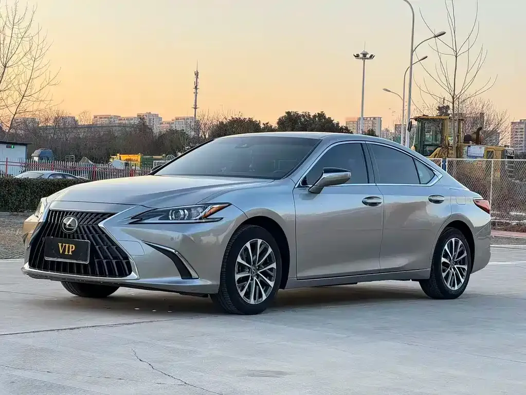 Lexus ES — фото 1