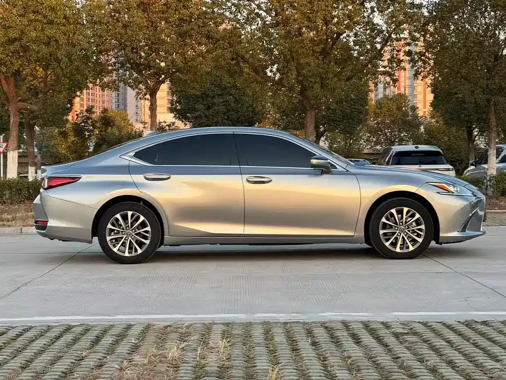 Lexus ES — фото 10