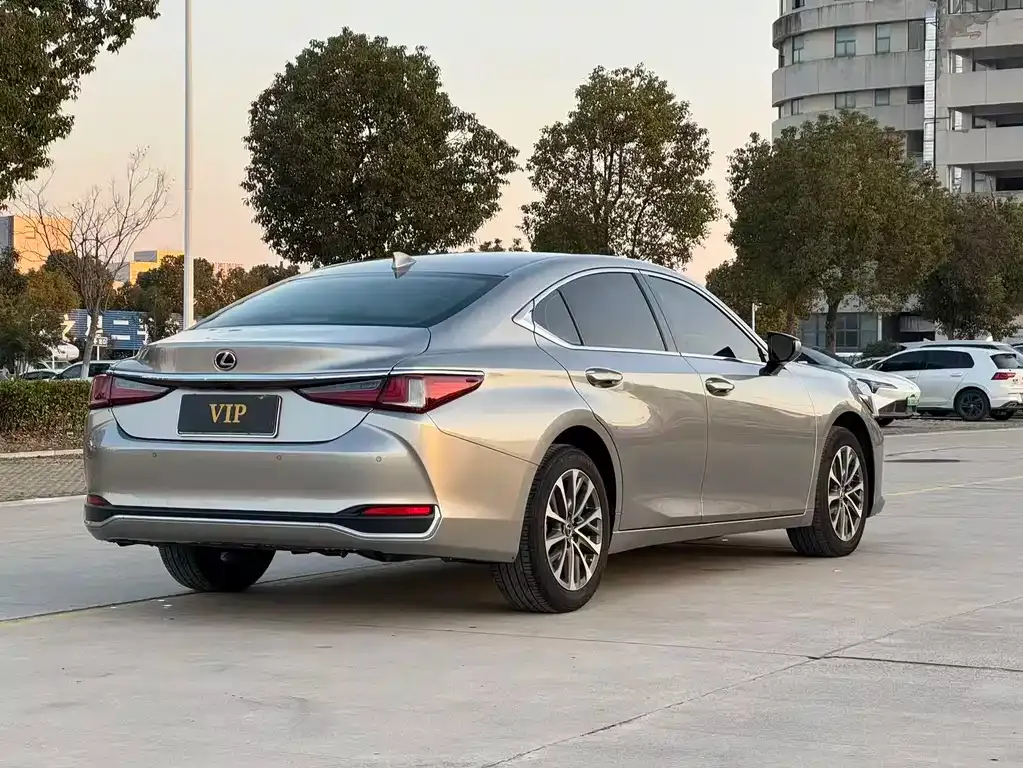 Lexus ES — фото 6