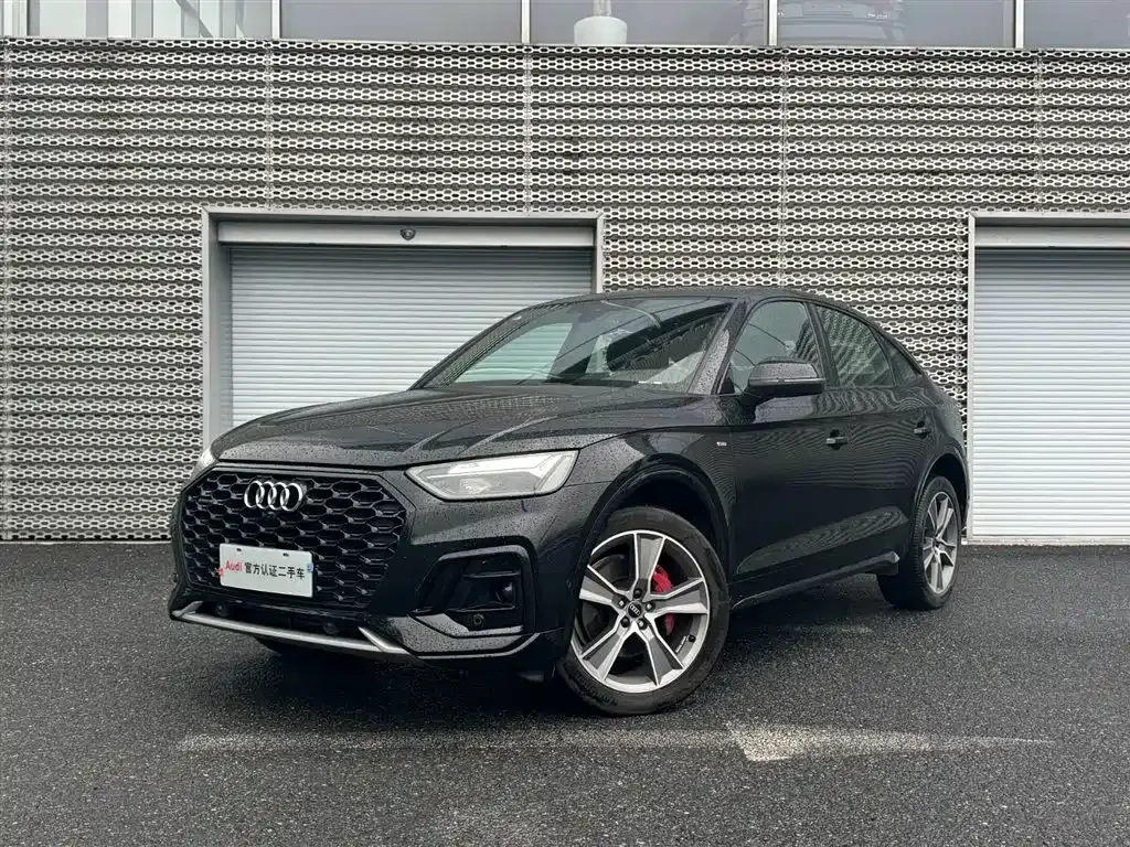 Audi Q5L Sportback — фото 1