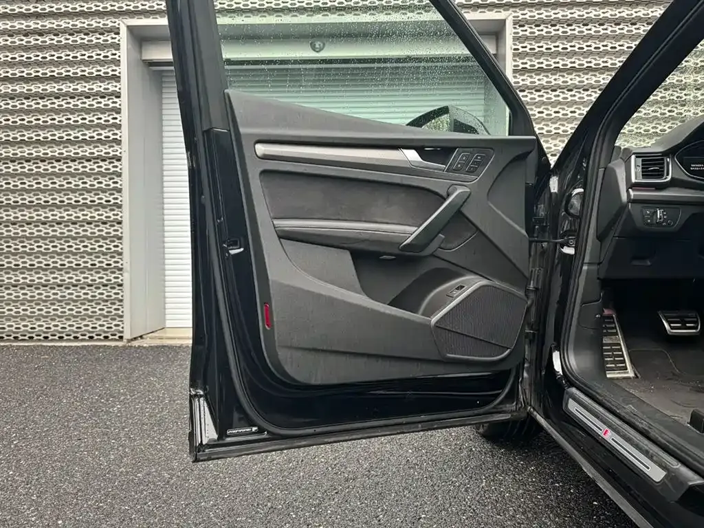 Audi Q5L Sportback — фото 4