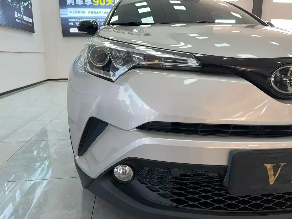 Toyota C-HR — фото 2