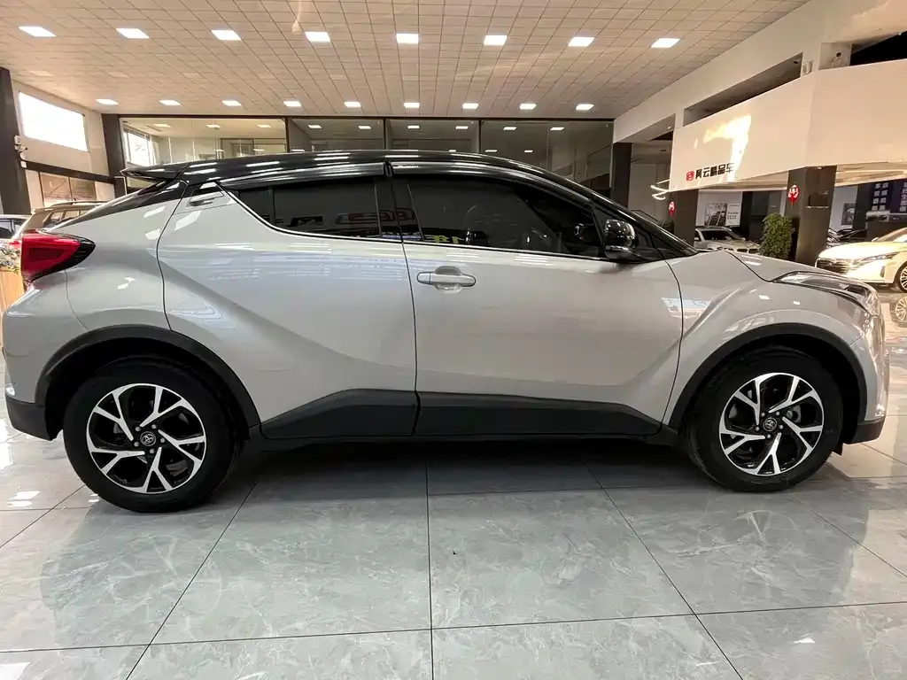 Toyota C-HR — фото 8