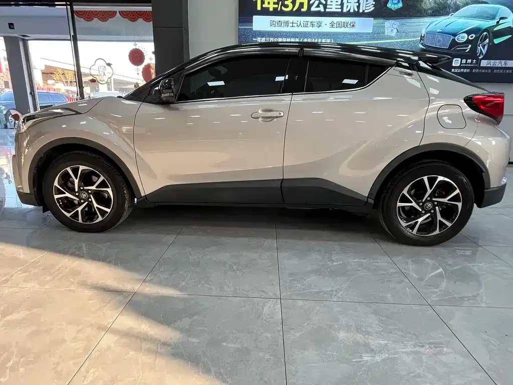 Toyota C-HR — фото 10