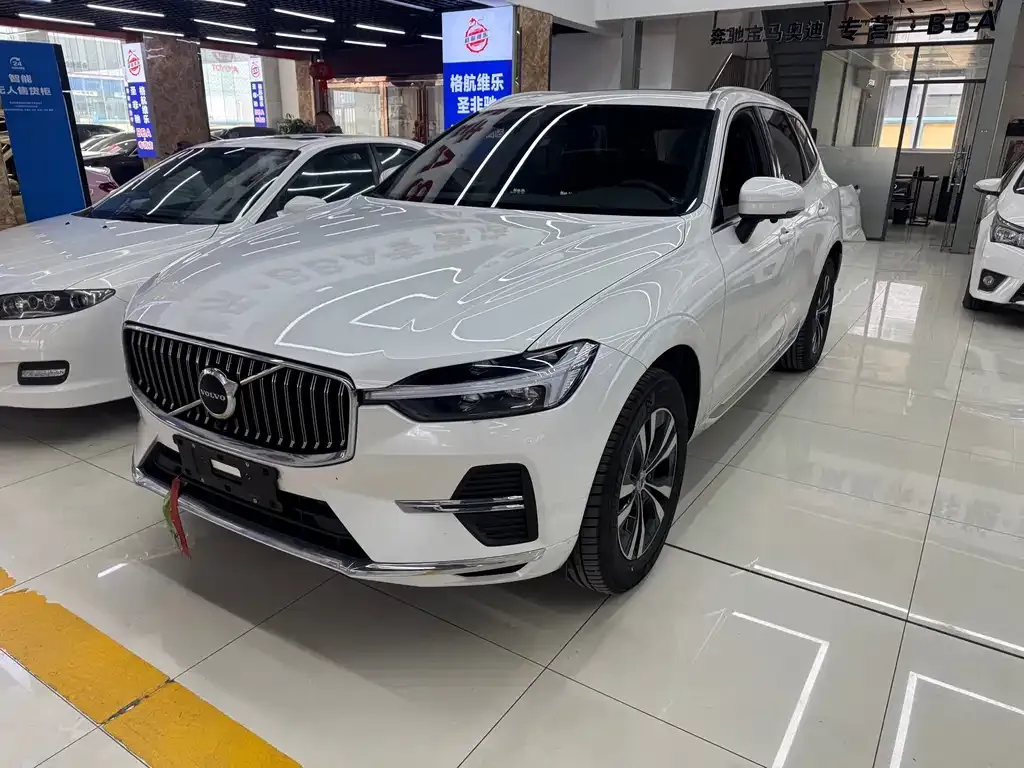 Volvo XC60 — фото 1