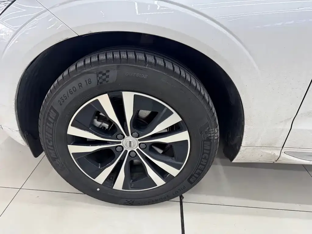 Volvo XC60 — фото 2