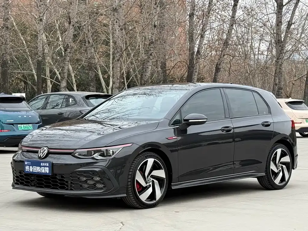 Volkswagen Golf GTI — фото 1