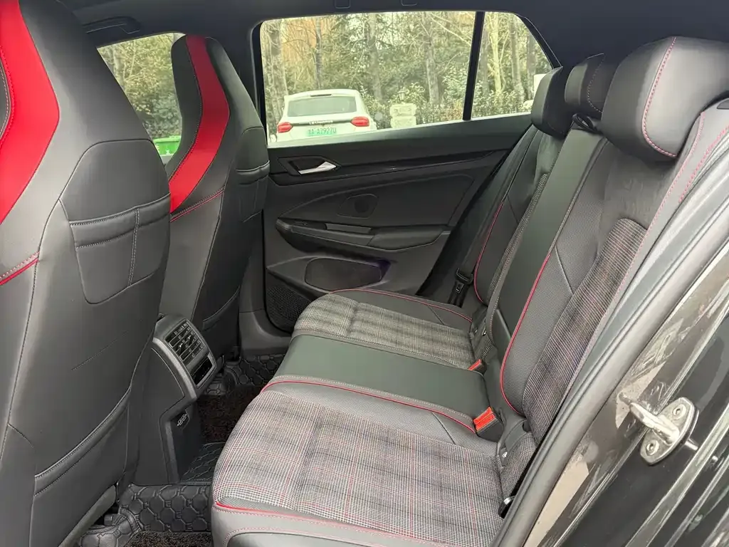 Volkswagen Golf GTI — фото 3