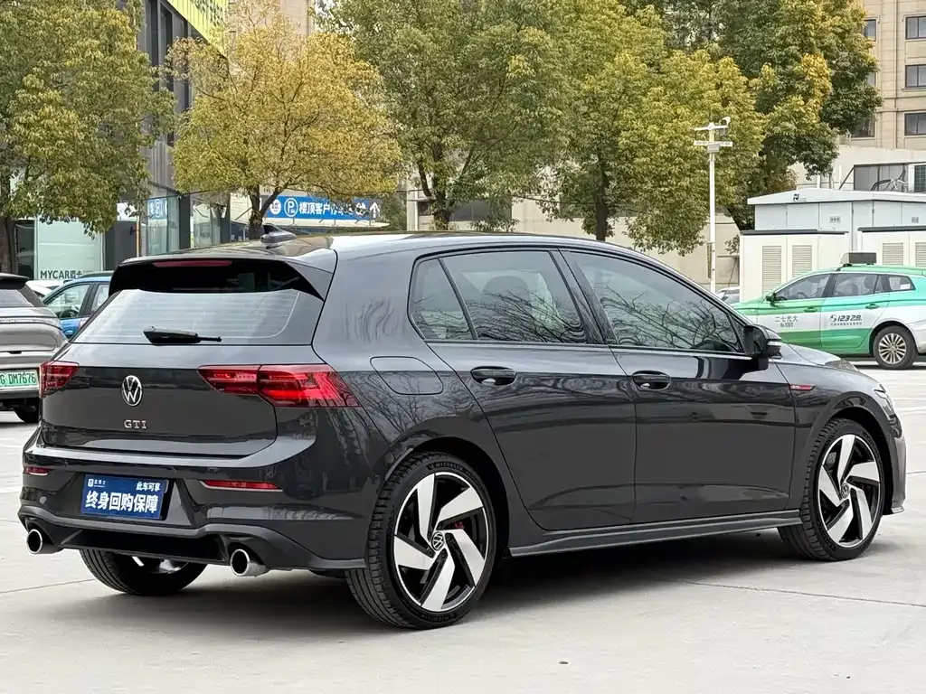 Volkswagen Golf GTI — фото 9