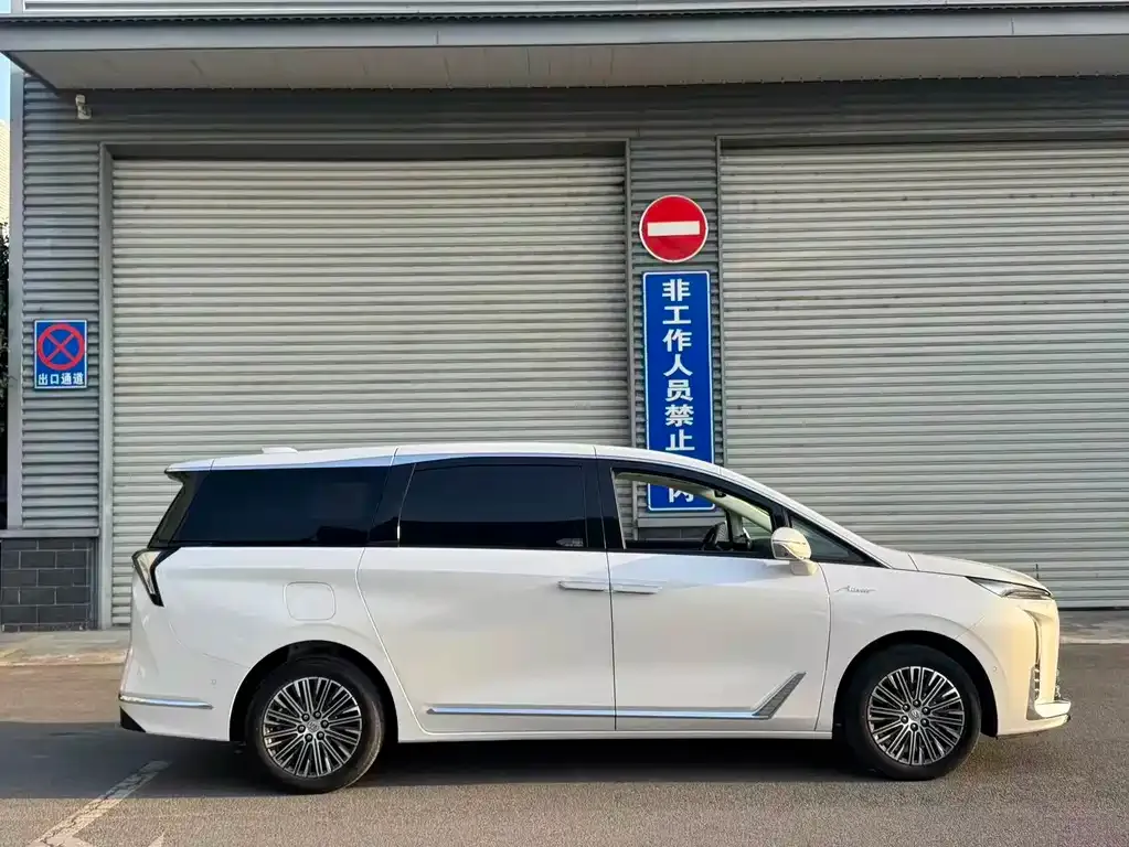 Buick GL8 Hybrid — фото 7
