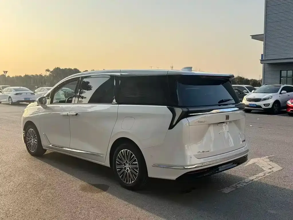 Buick GL8 Hybrid — фото 5