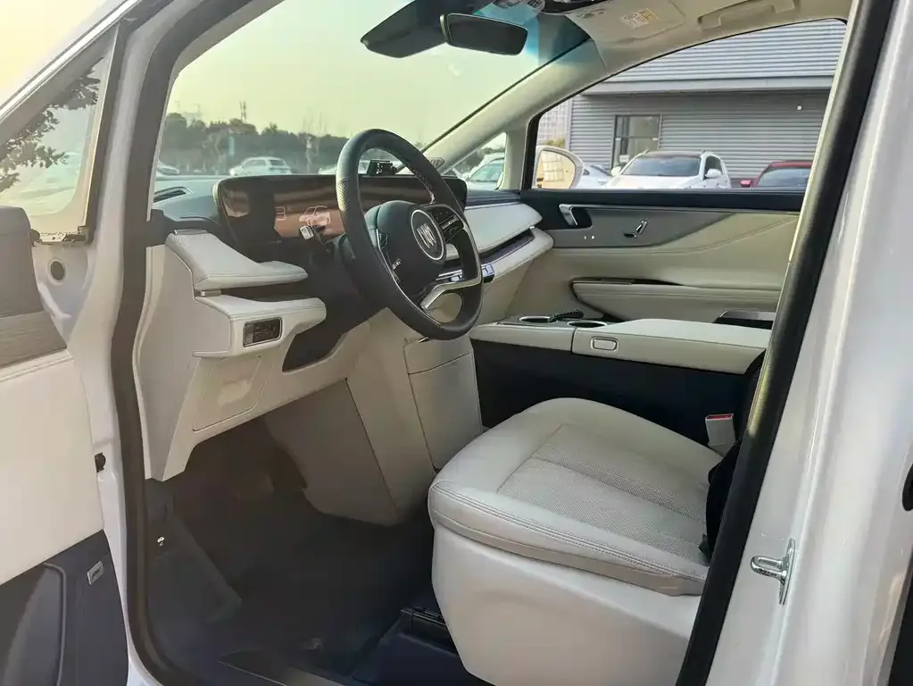 Buick GL8 Hybrid — фото 2