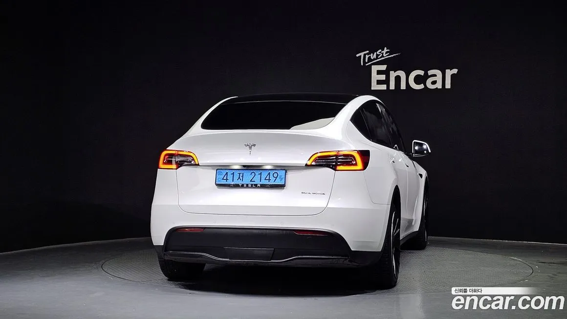 Tesla Model Y — фото 8