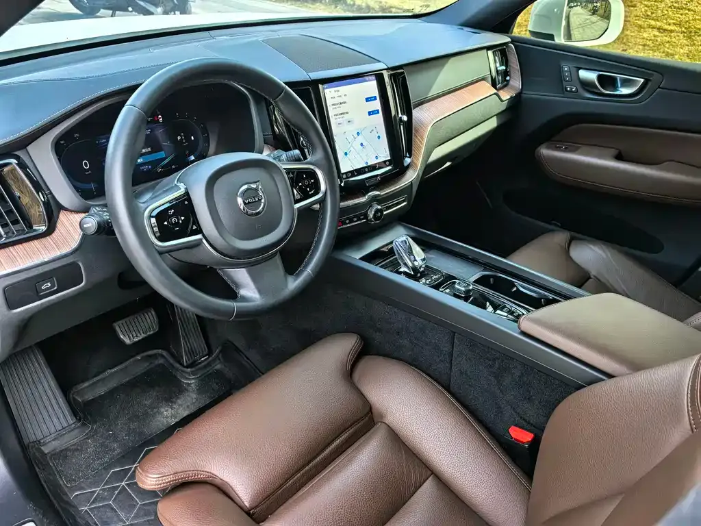 Volvo XC60 — фото 2
