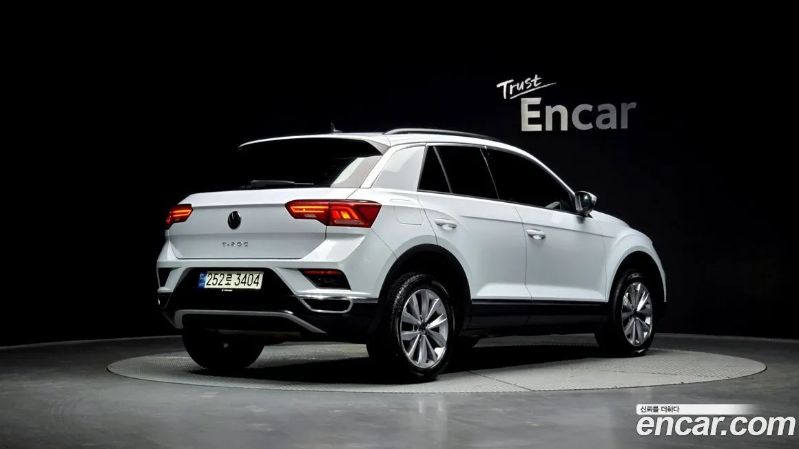 Volkswagen T-Roc — фото 2