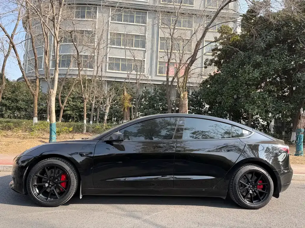 Tesla Model 3 — фото 5