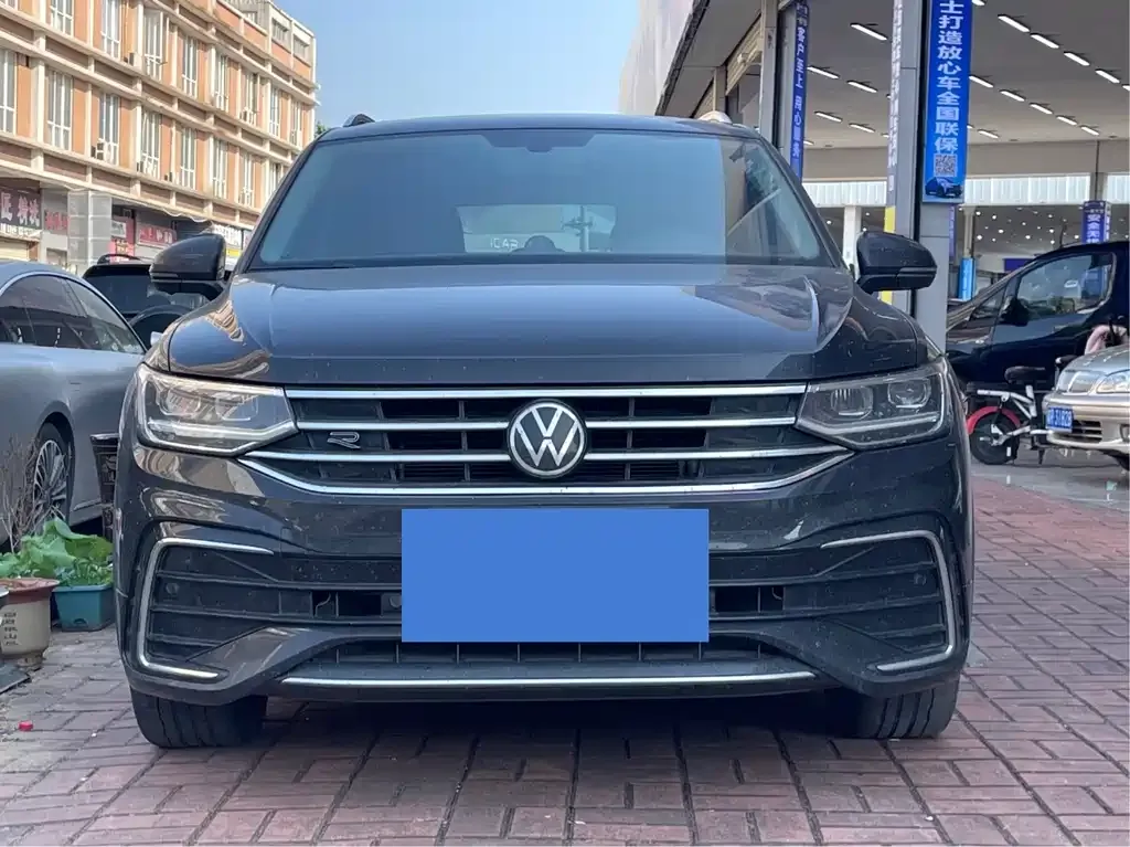 Volkswagen Tiguan L — фото 7
