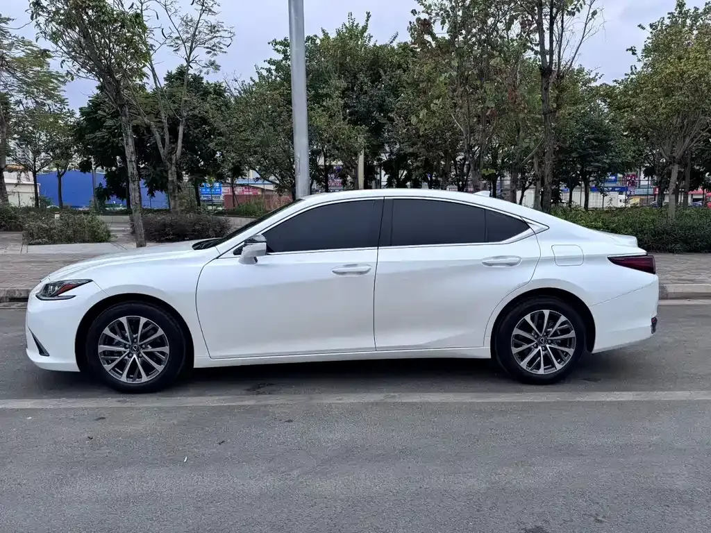 Lexus ES — фото 9