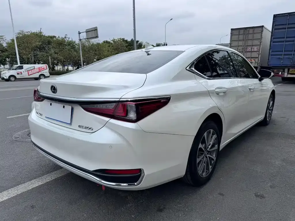 Lexus ES — фото 3