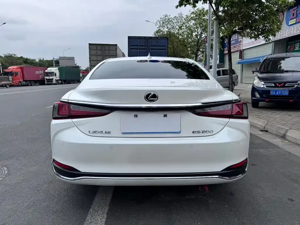 Lexus ES — фото 5