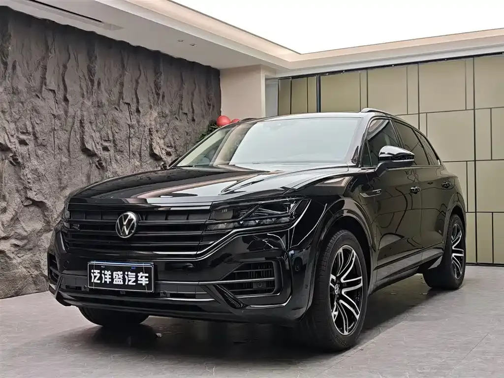 Volkswagen Touareg — фото 1