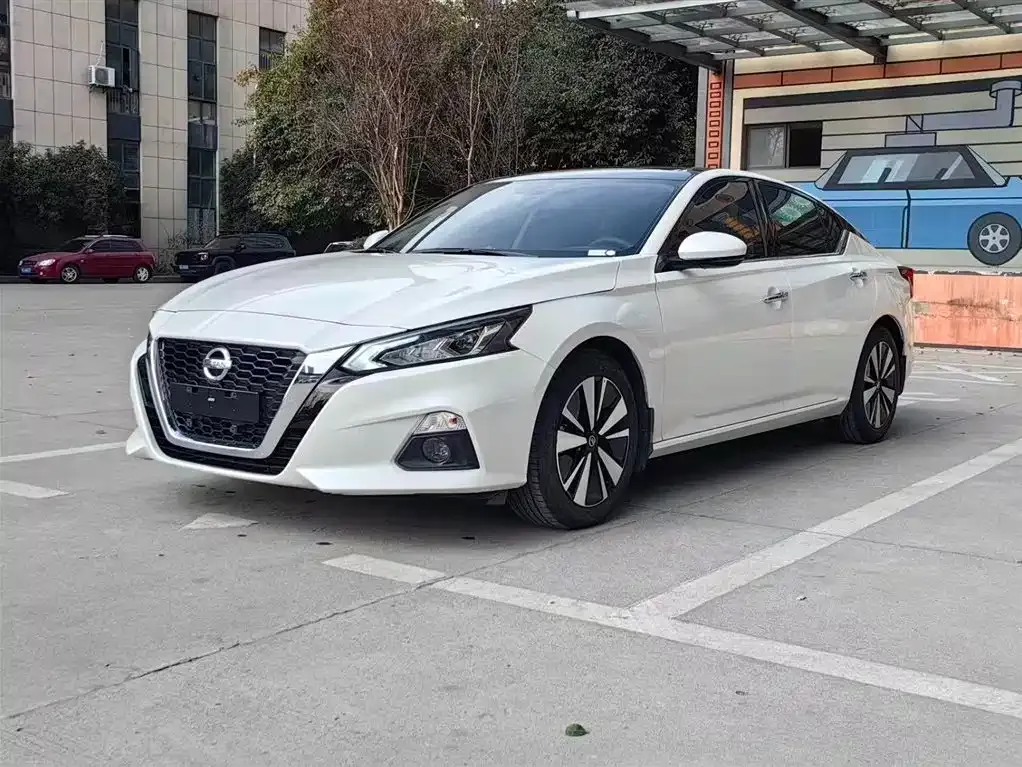 Nissan Teana — фото 1