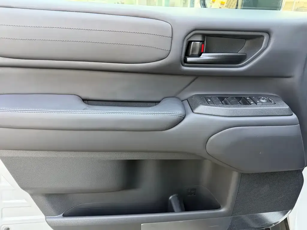 Toyota Prado — фото 2