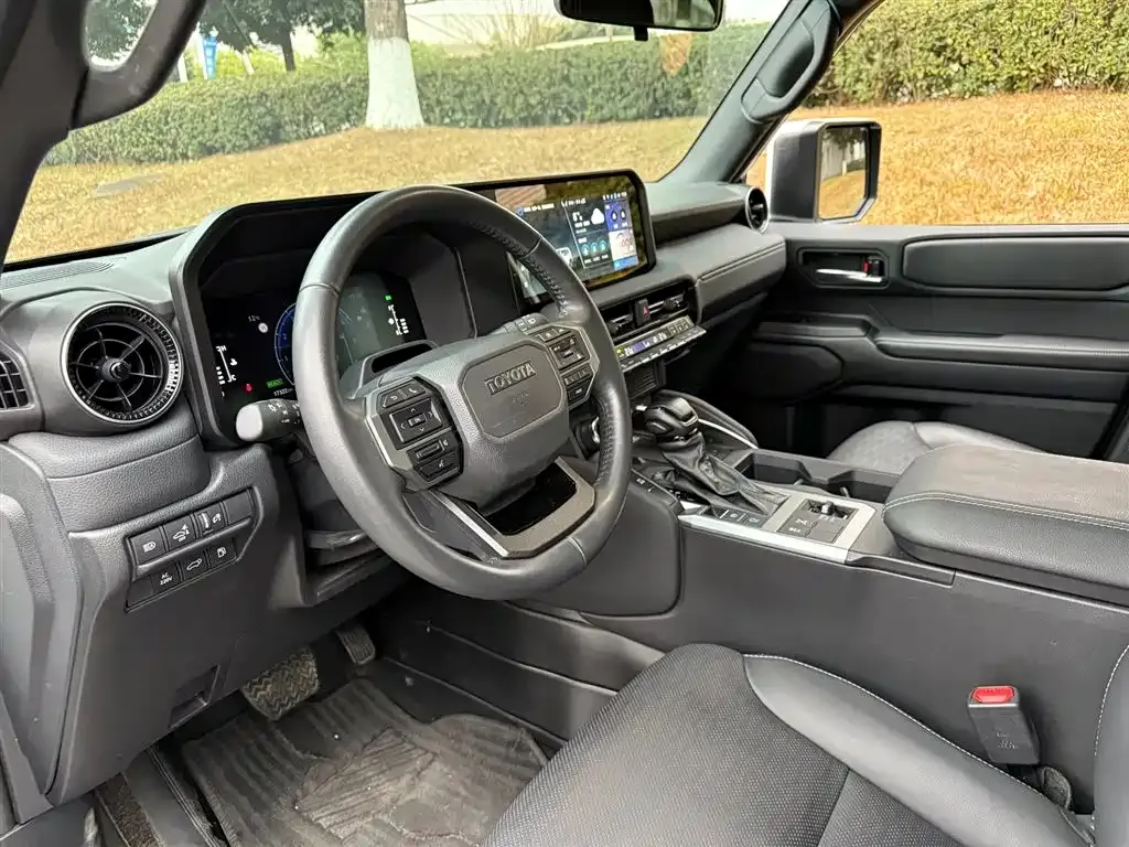 Toyota Prado — фото 10