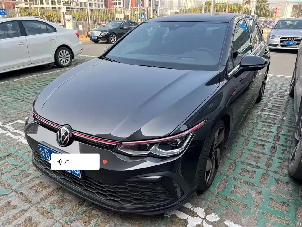 Volkswagen Golf GTI — фото 1