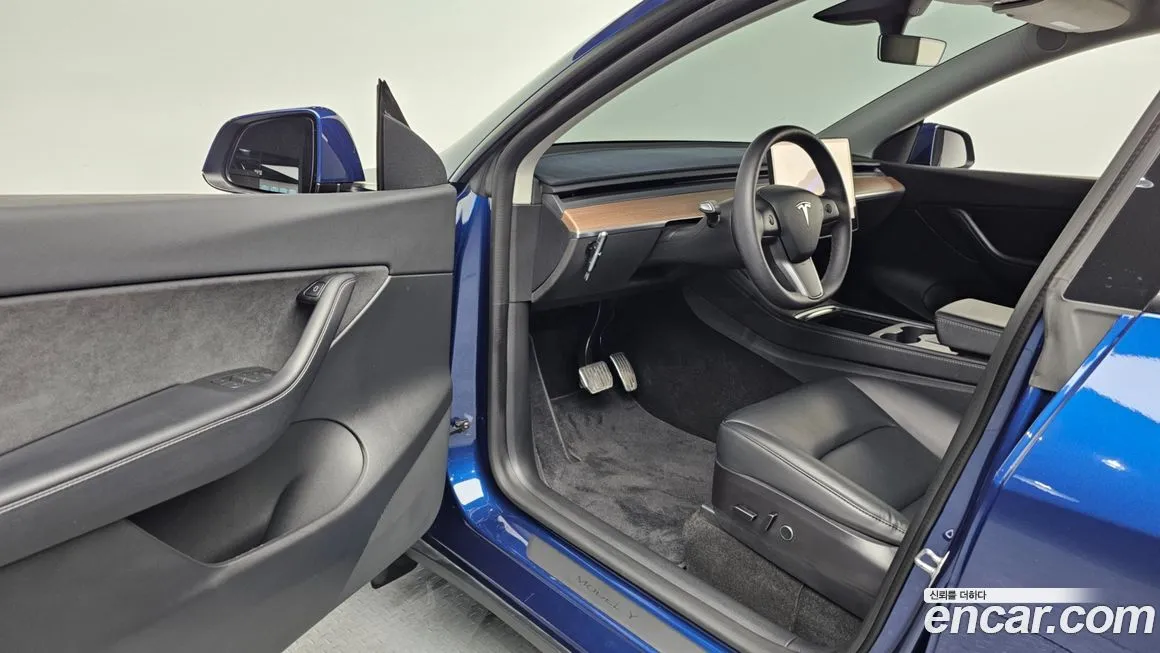 Tesla Model Y — фото 10