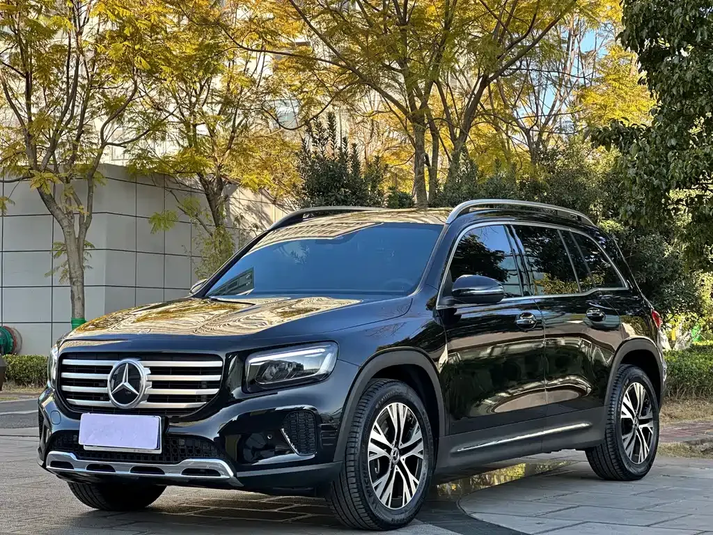 Mercedes-Benz GLB — фото 1