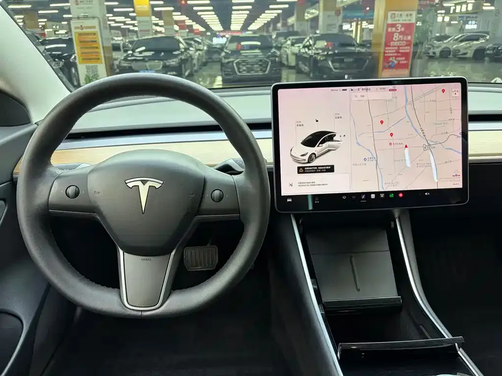 Tesla Model 3 — фото 2