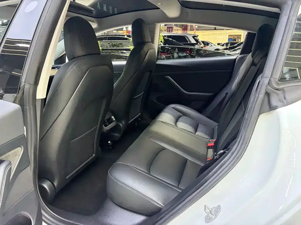 Tesla Model 3 — фото 6