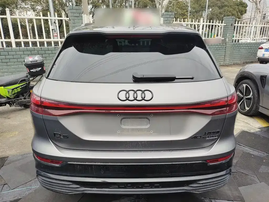 Audi Q5 e-tron — фото 9