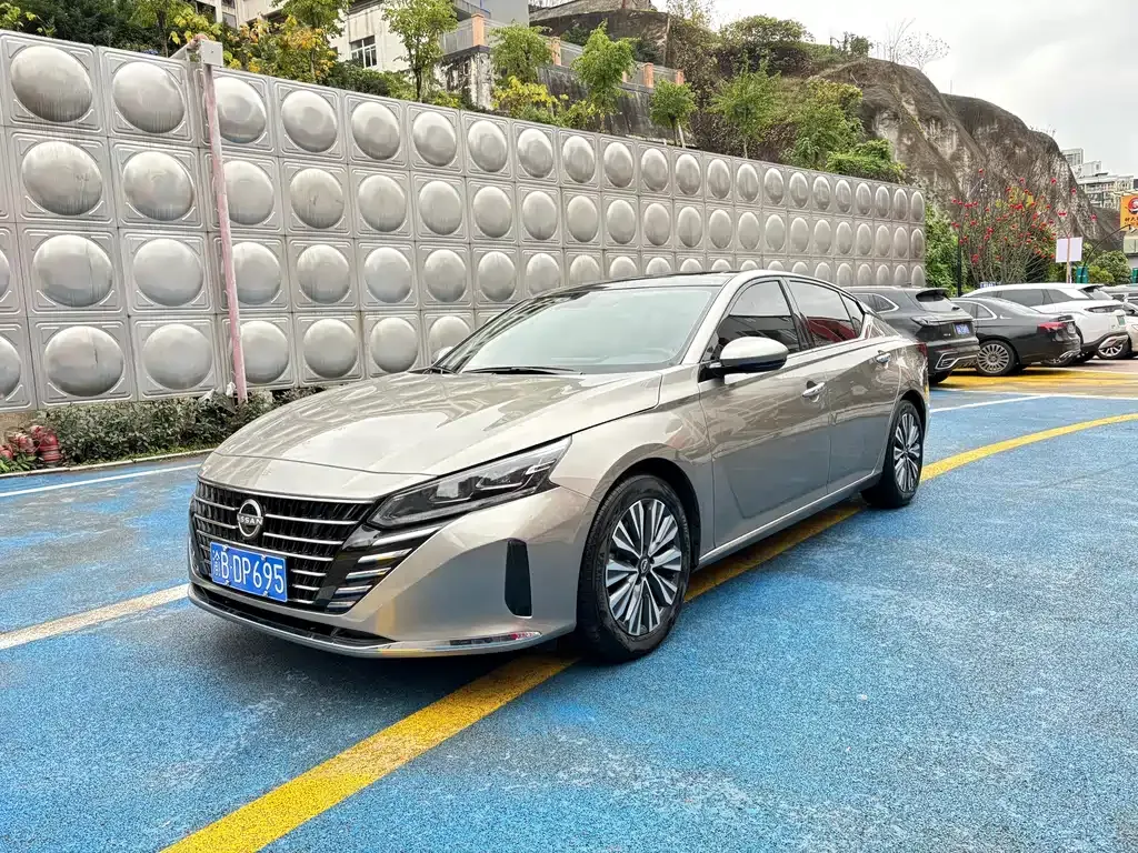 Nissan Teana — фото 1