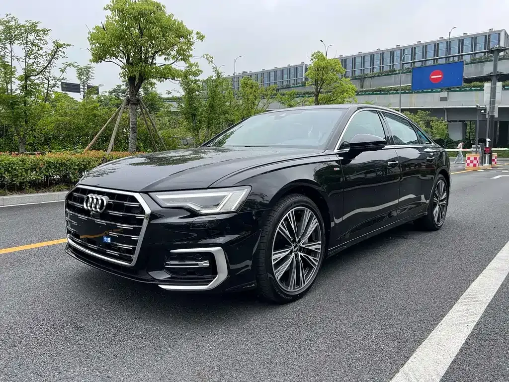 Audi A6L — фото 1